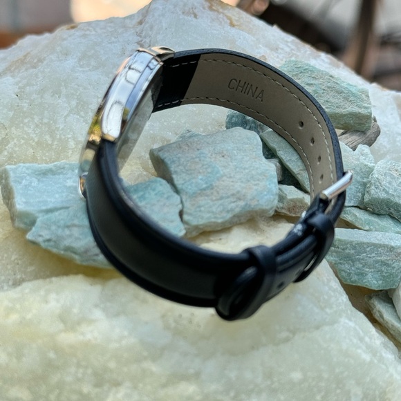 A Collectible Commemorative 75th Anniversary of the Creation of Mickey Watch - Picture 13 of 15